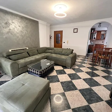 Square 2 Bedroom Apartman