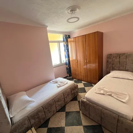 Square 2 Bedroom Apartman *